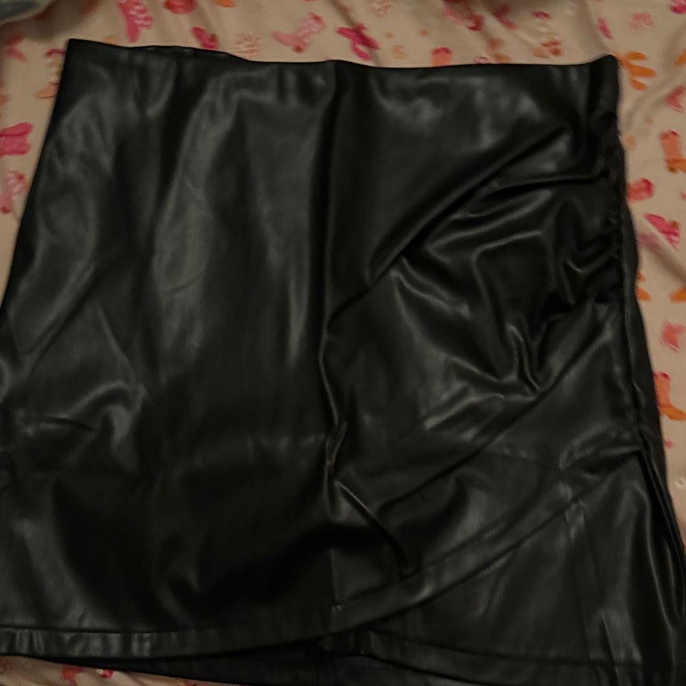 SHEIN Black Faux Leather Mini Skirt